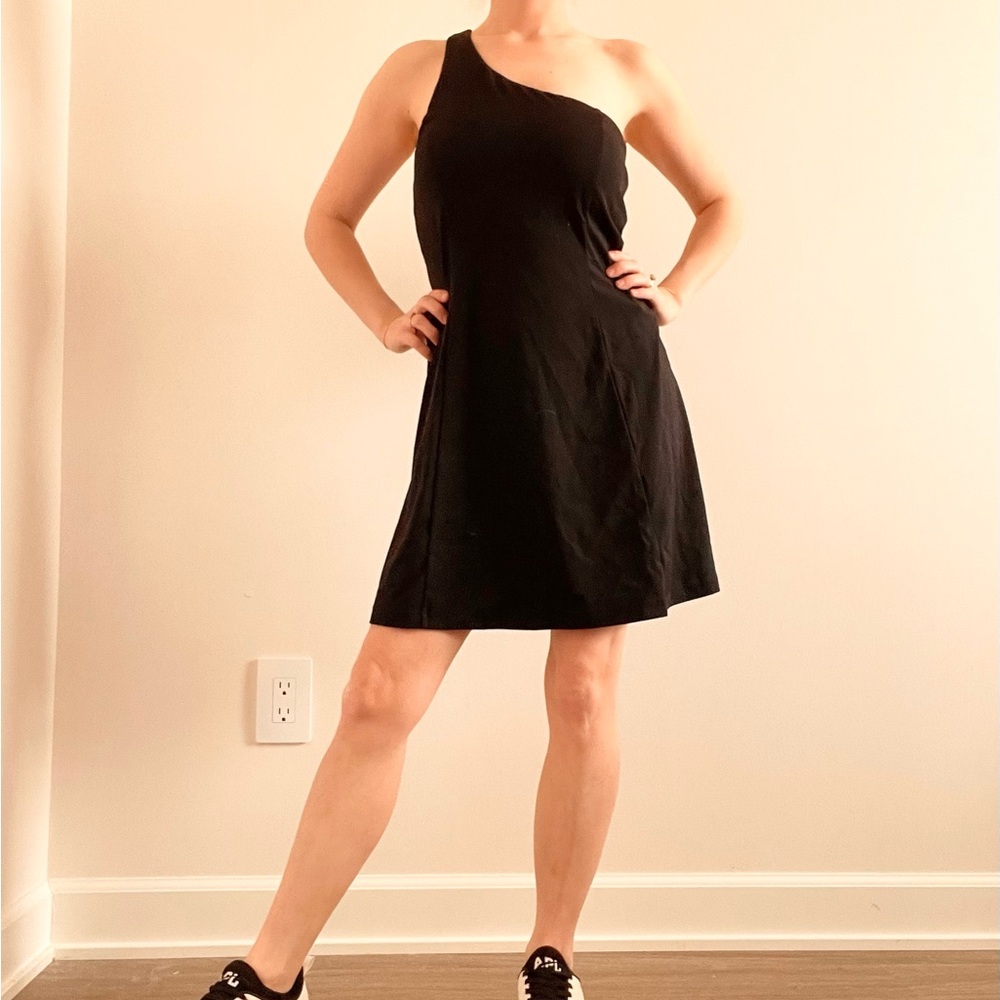 Quince NWT Athletic Black One-Shoulder Dress
